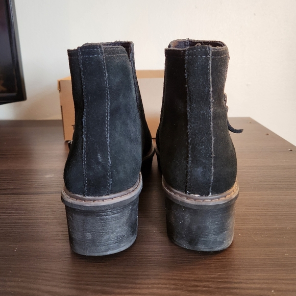 Clarks Black Suede Ankle Booties - Picture 4 of 6